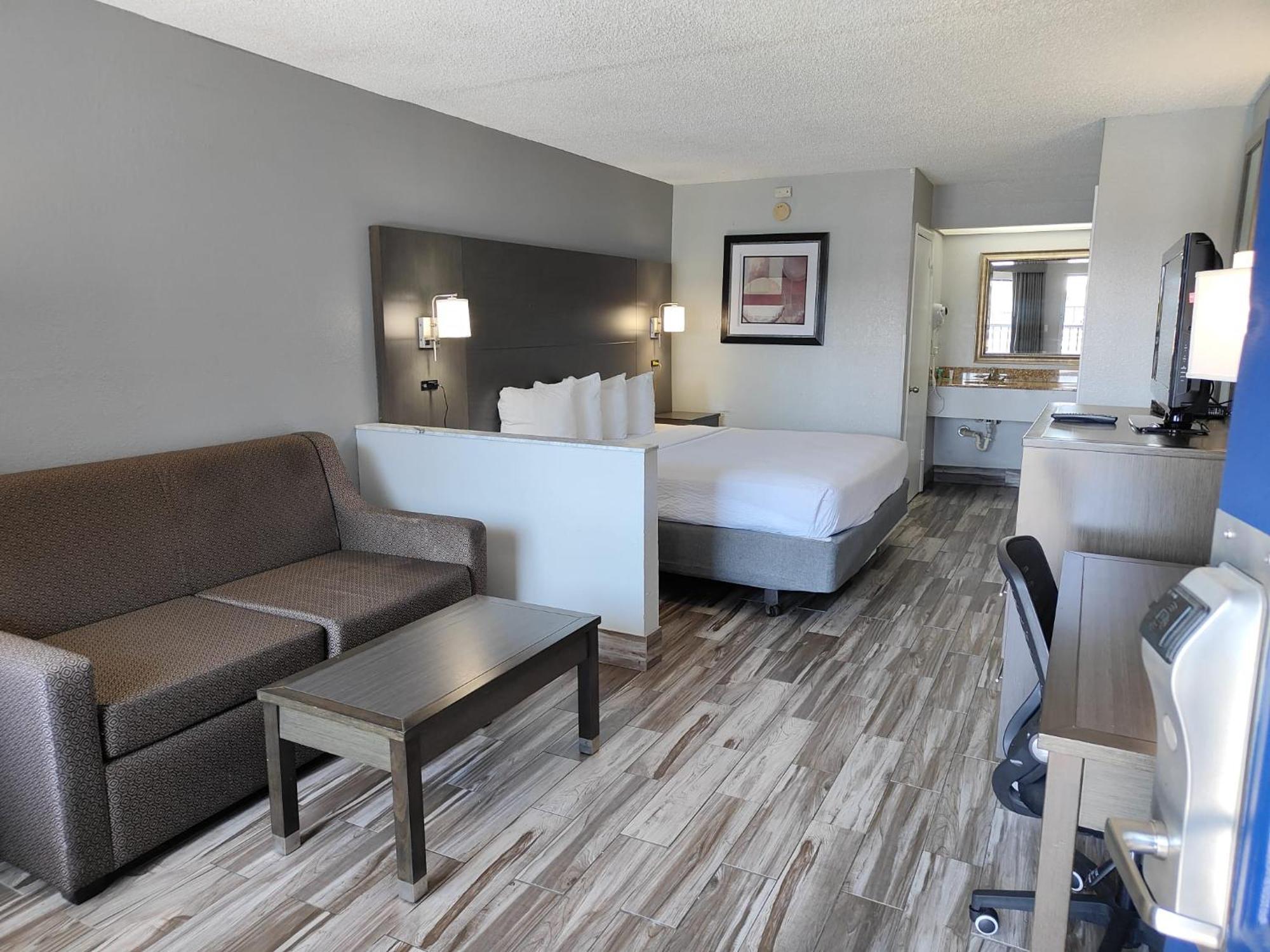 Baymont By Wyndham Orlando East Hotel Alafaya Exterior photo