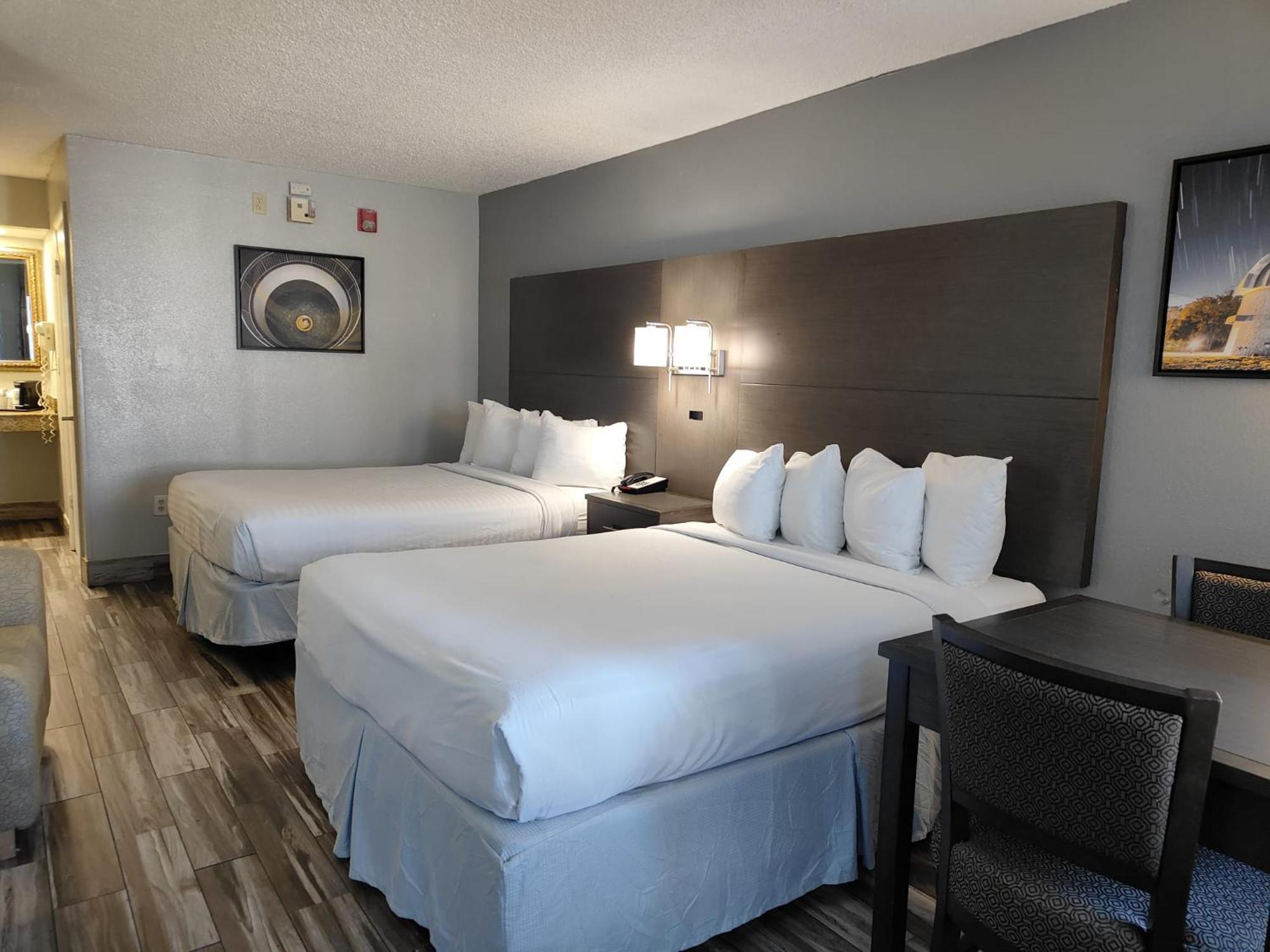 Baymont By Wyndham Orlando East Hotel Alafaya Exterior photo