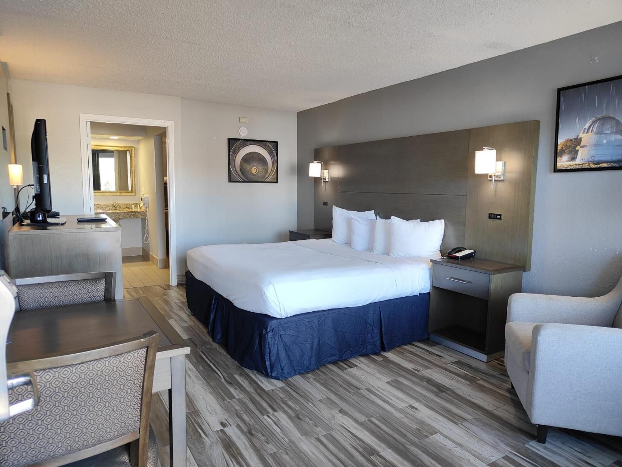 Baymont By Wyndham Orlando East Hotel Alafaya Exterior photo
