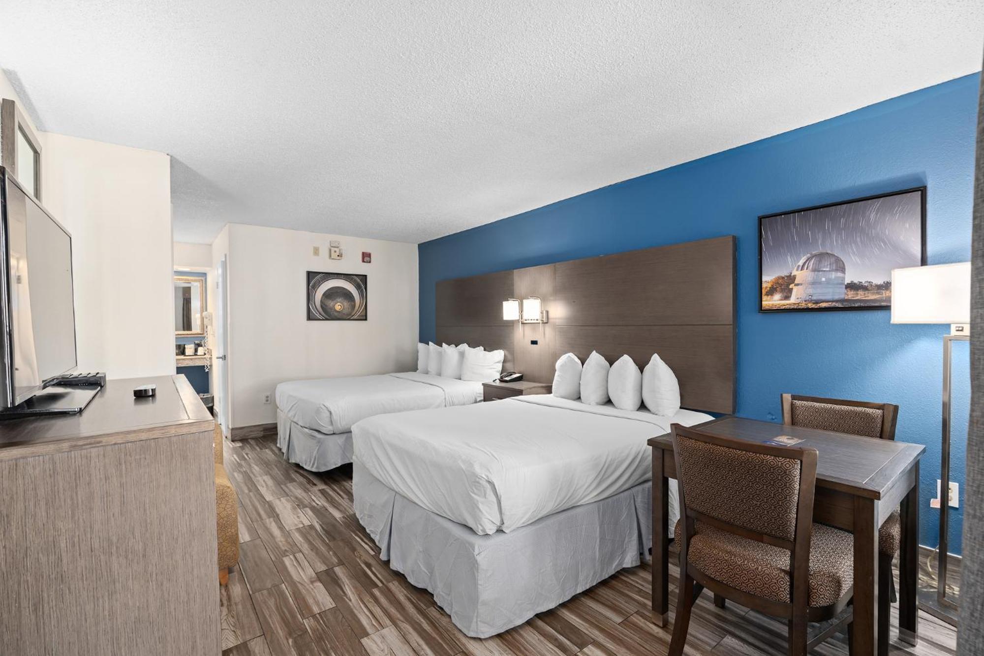 Baymont By Wyndham Orlando East Hotel Alafaya Exterior photo