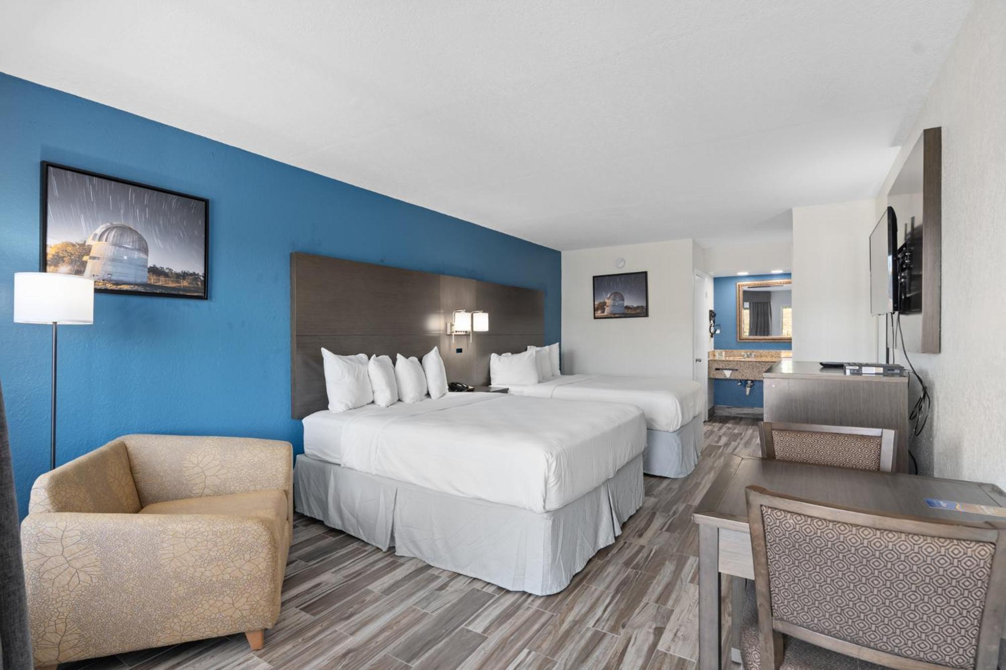 Baymont By Wyndham Orlando East Hotel Alafaya Exterior photo