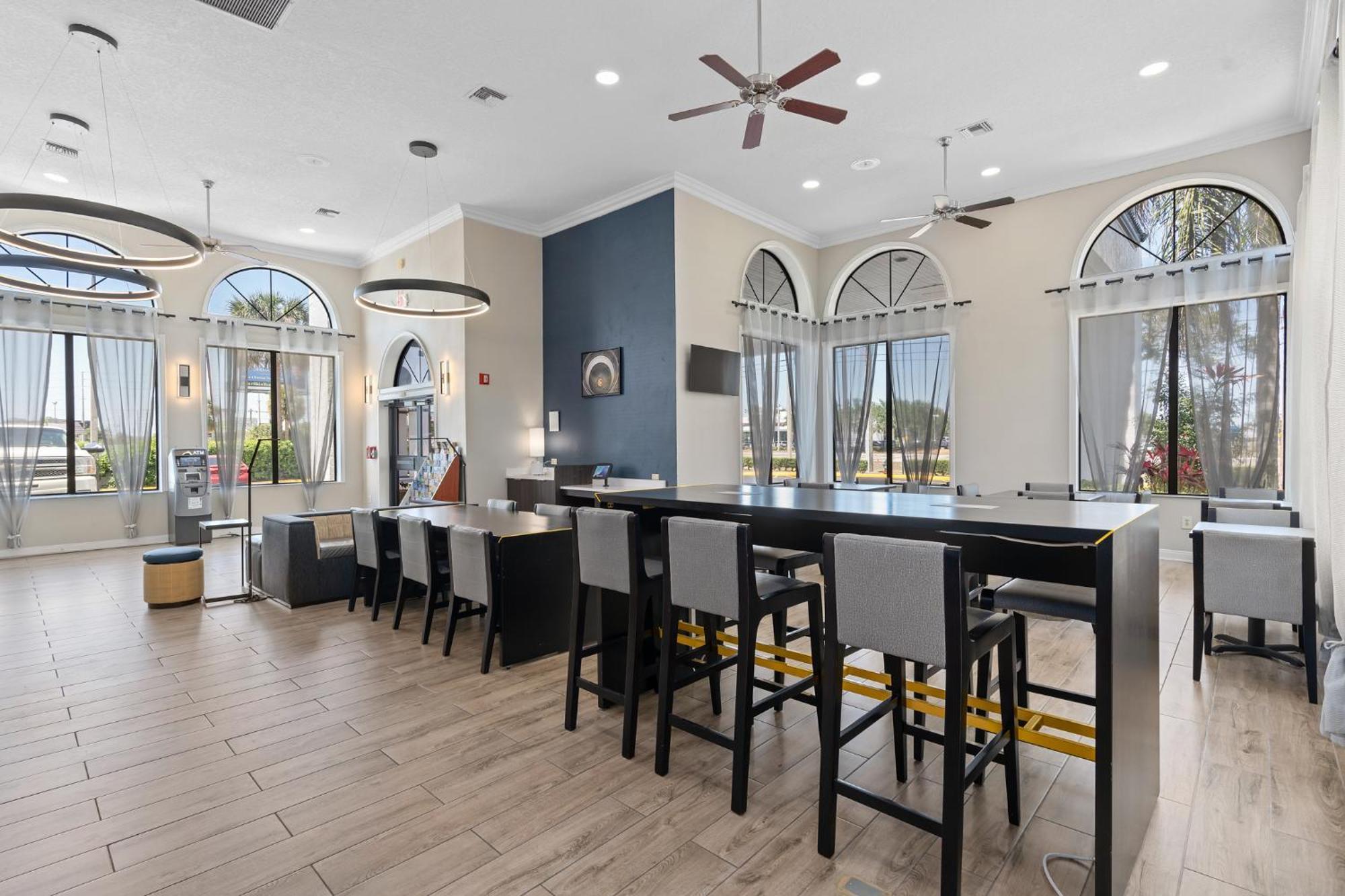 Baymont By Wyndham Orlando East Hotel Alafaya Exterior photo