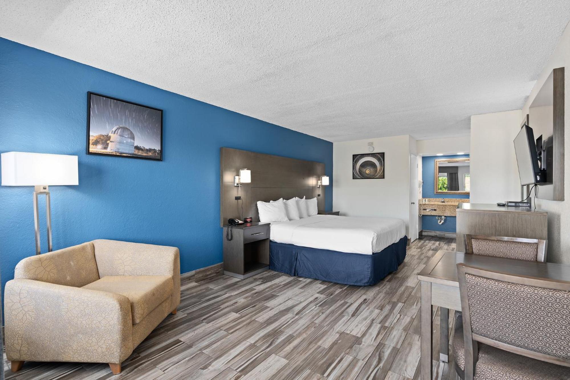 Baymont By Wyndham Orlando East Hotel Alafaya Exterior photo
