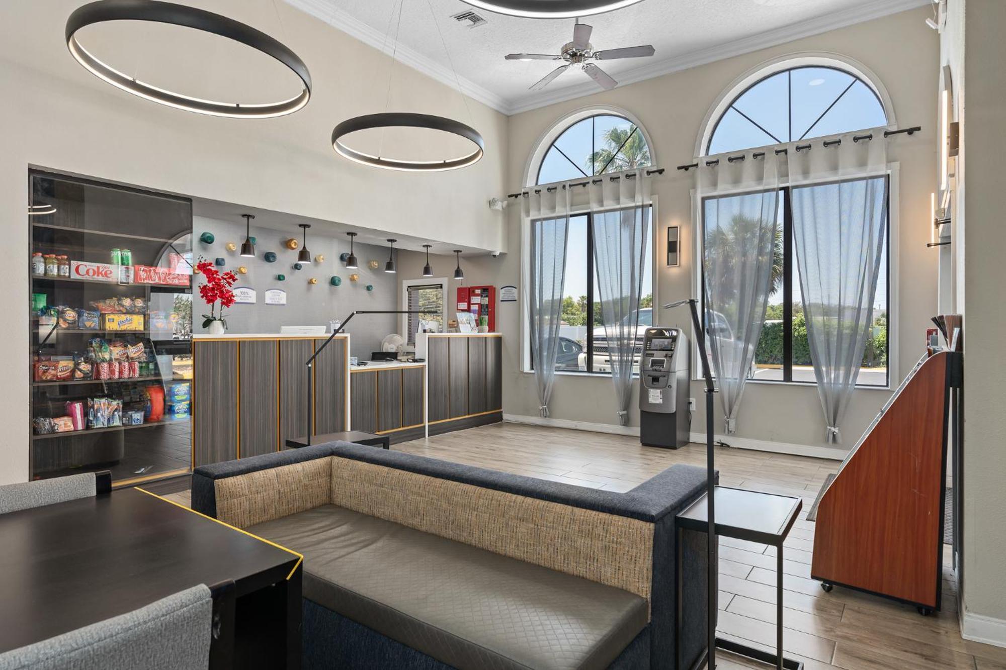 Baymont By Wyndham Orlando East Hotel Alafaya Exterior photo