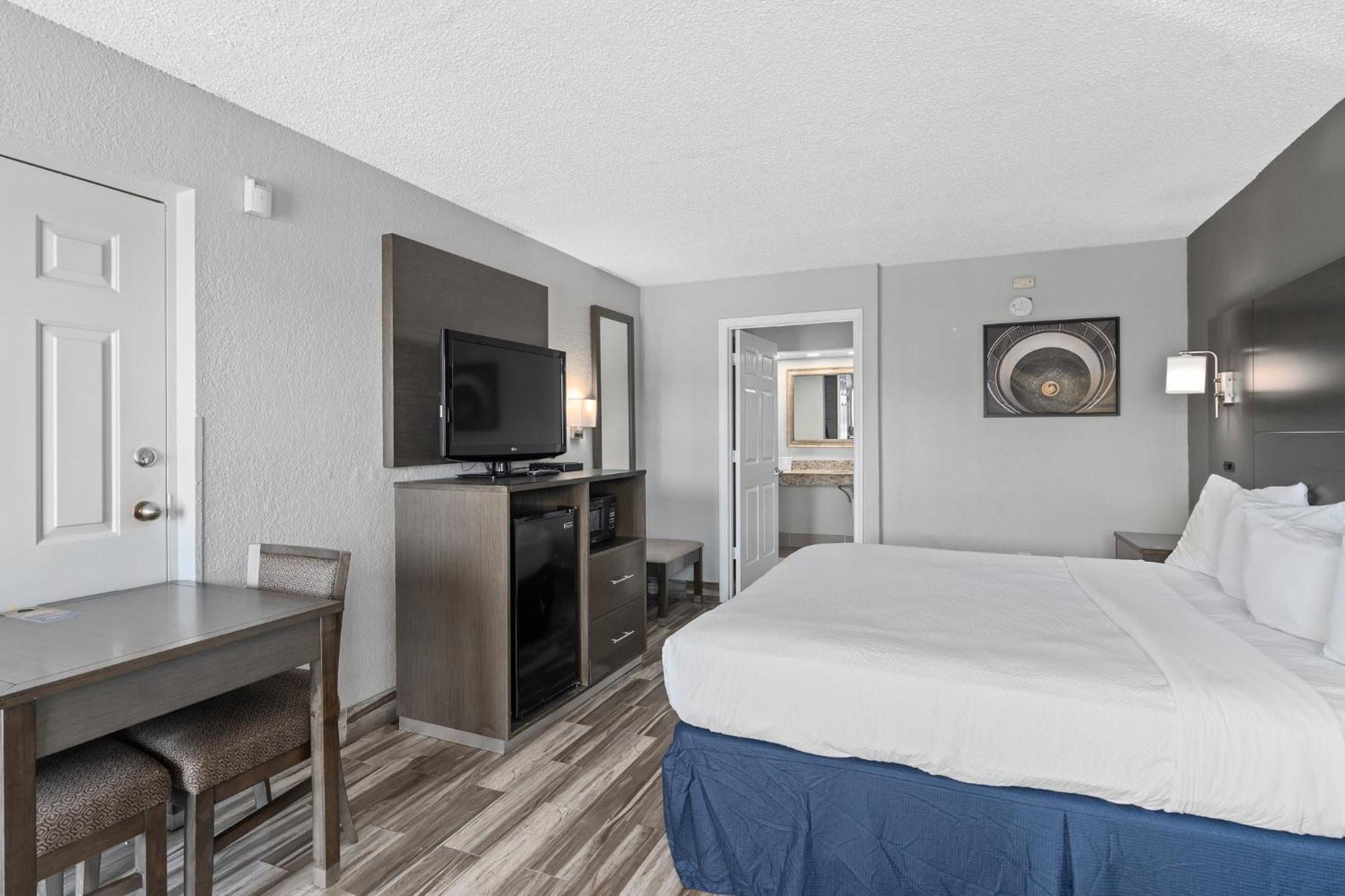 Baymont By Wyndham Orlando East Hotel Alafaya Exterior photo