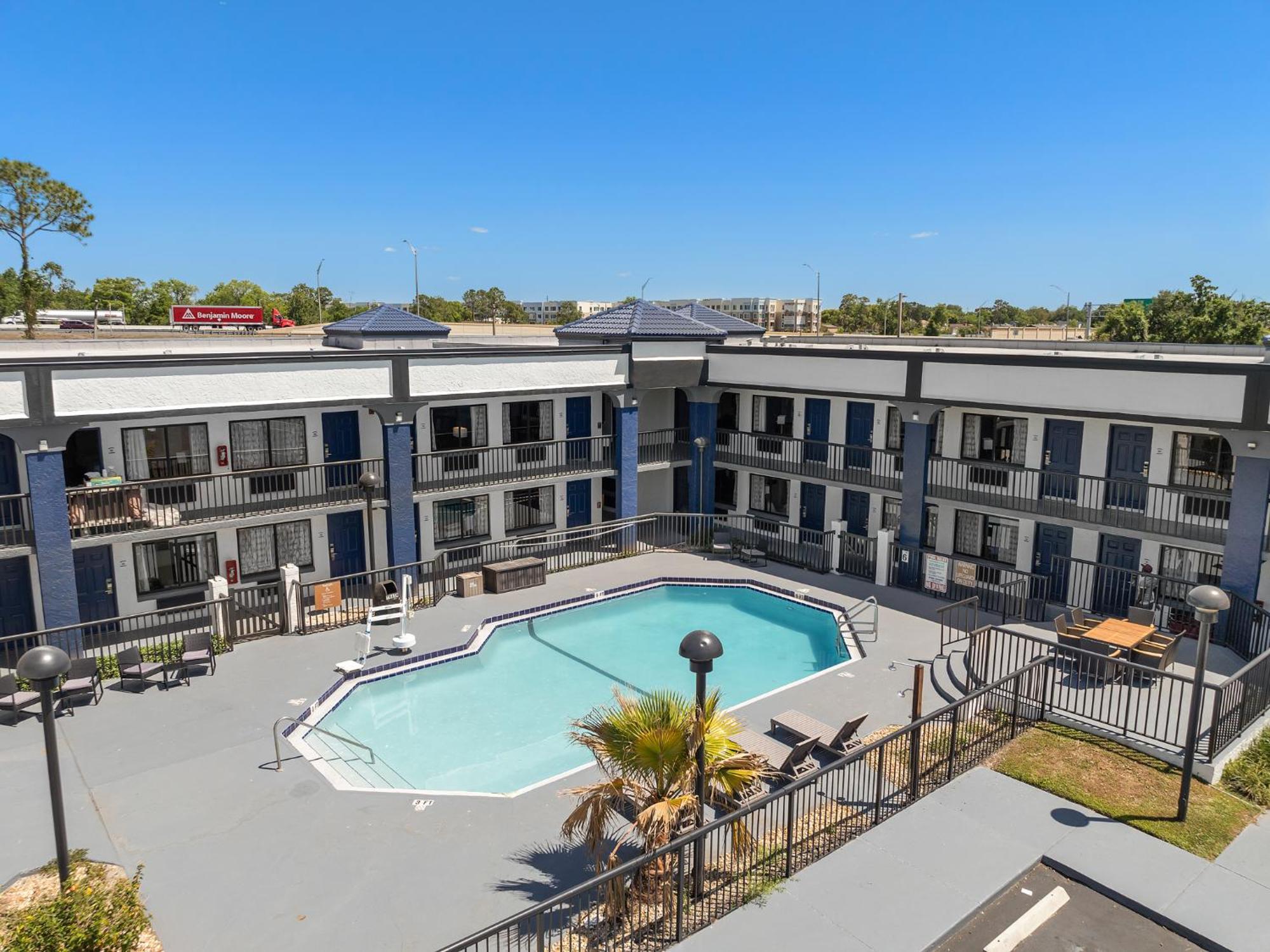 Baymont By Wyndham Orlando East Hotel Alafaya Exterior photo