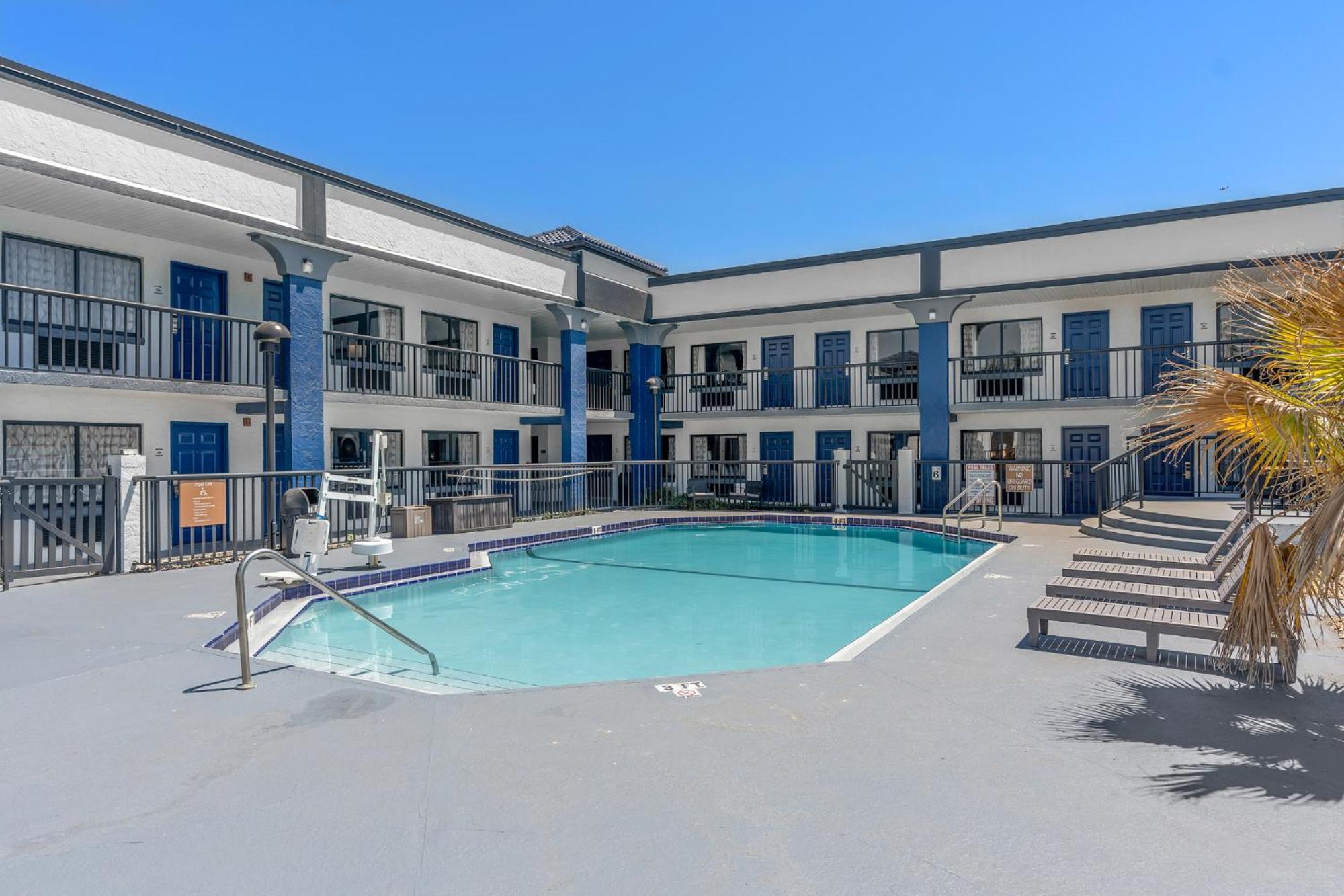 Baymont By Wyndham Orlando East Hotel Alafaya Exterior photo